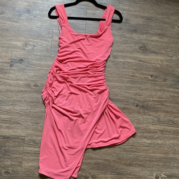 BEAUTIFUL peach Guess dress! - Picture 3 of 5